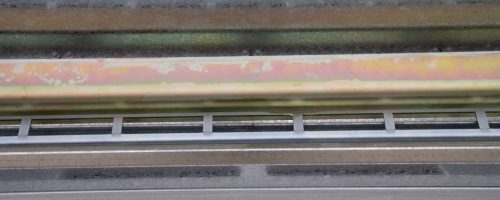 Feed trough and adjuster plate on Universal Feeder