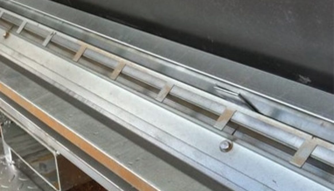 Restrictor guard fitted to Universal Feeder